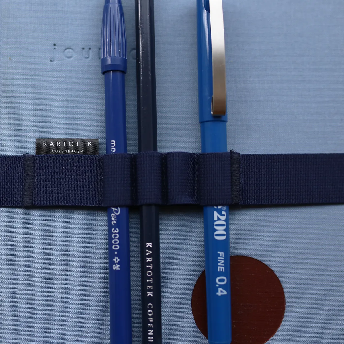 Kartotek Pen Strap A5 passant stylo bleu Oxford 4 stylos